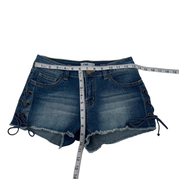 YMI Mid-Rise Cut Off Lace Up Shorts Size 1 Women's - Picture 5 of 7